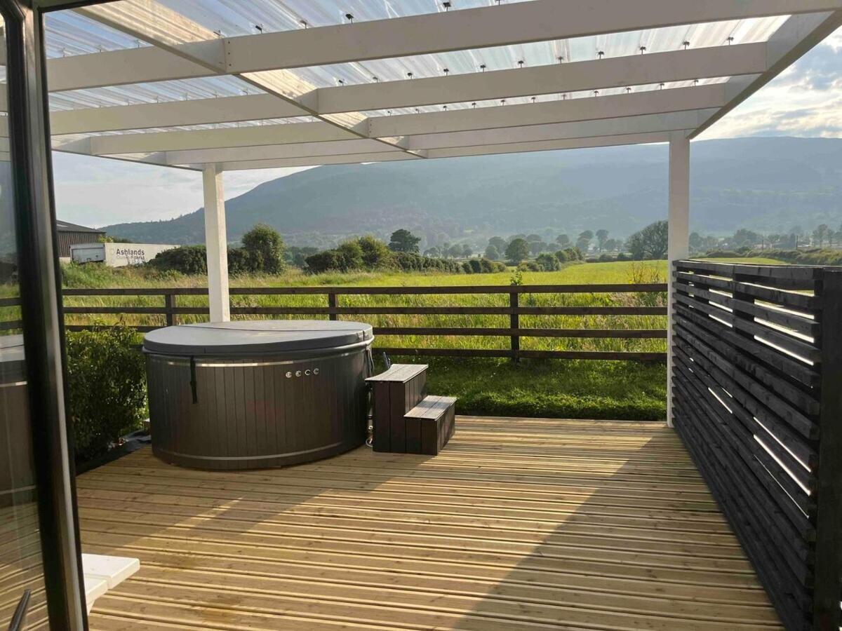 Castle View Chalet By Clonlum Cottages 뉴리 외부 사진