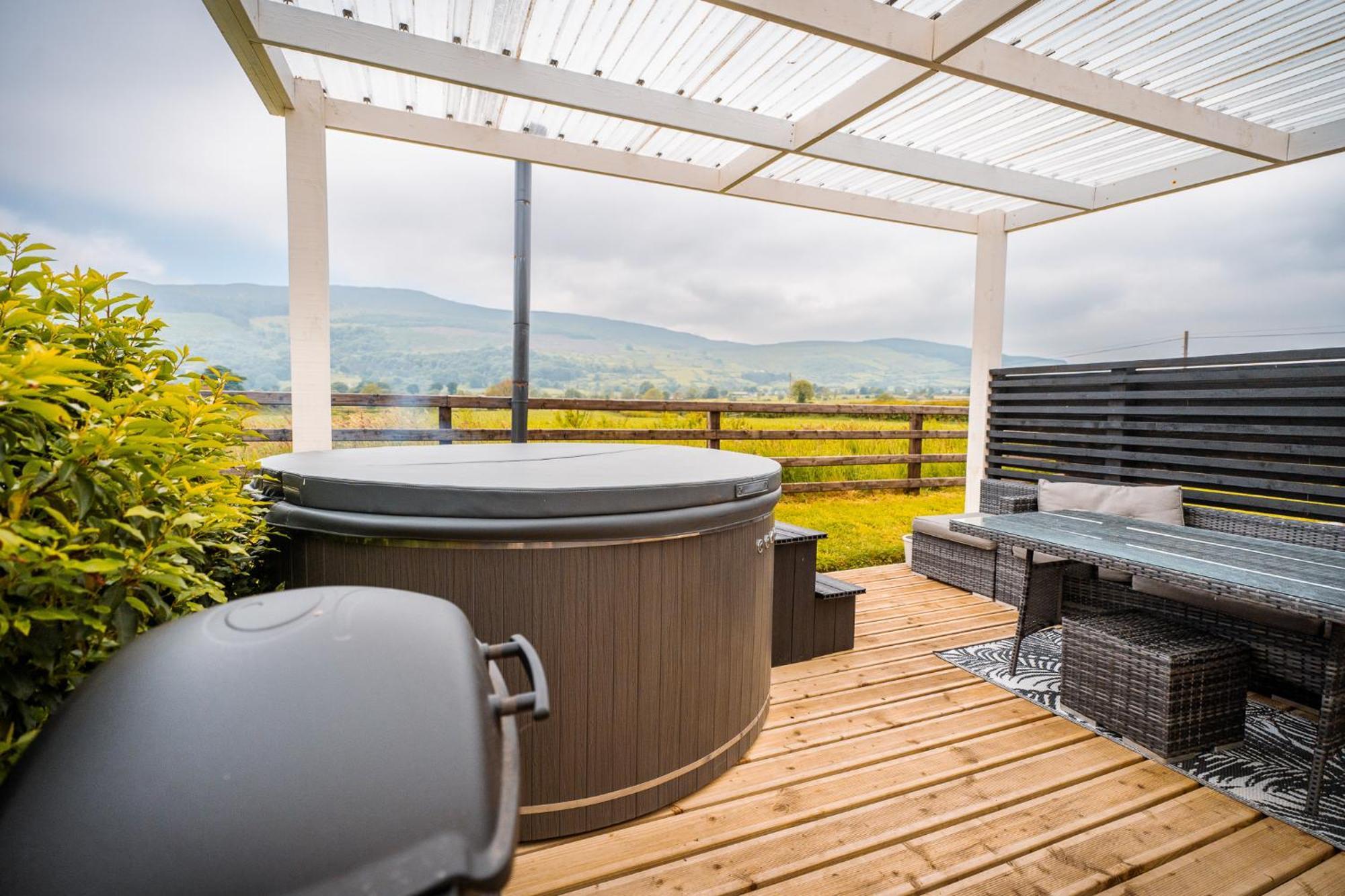 Castle View Chalet By Clonlum Cottages 뉴리 객실 사진